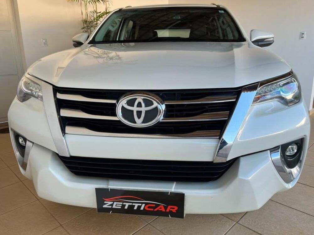 Toyota Hilux SW4