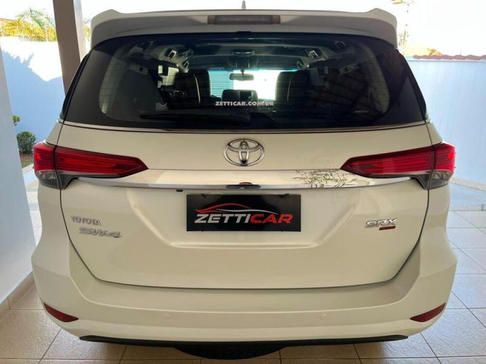 Toyota Hilux SW4