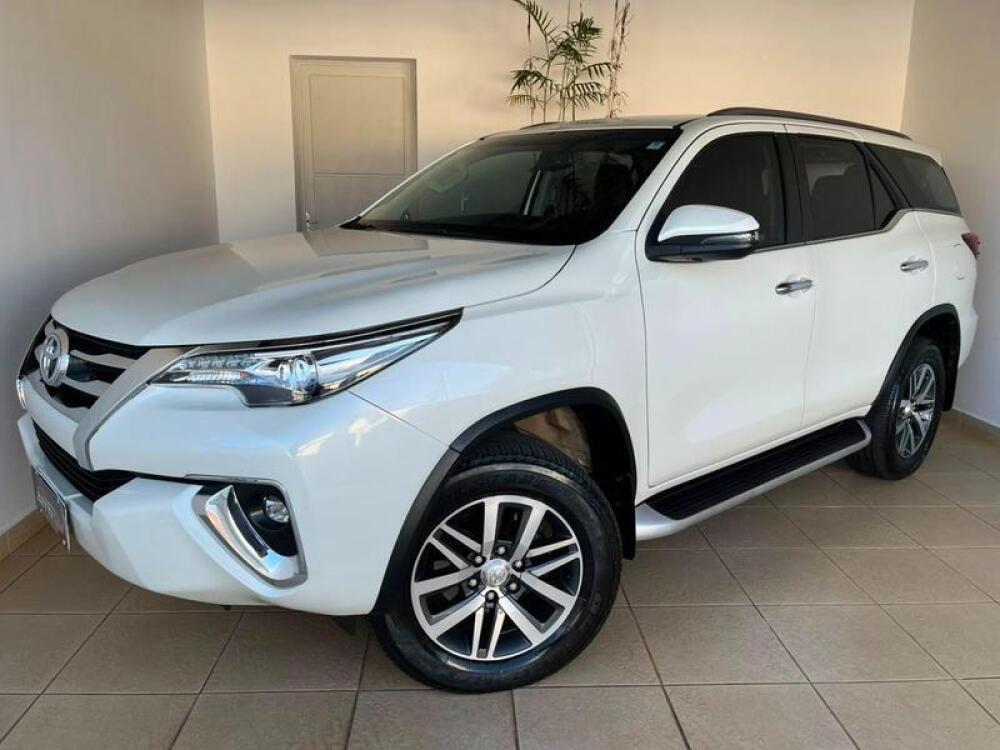 Toyota Hilux SW4