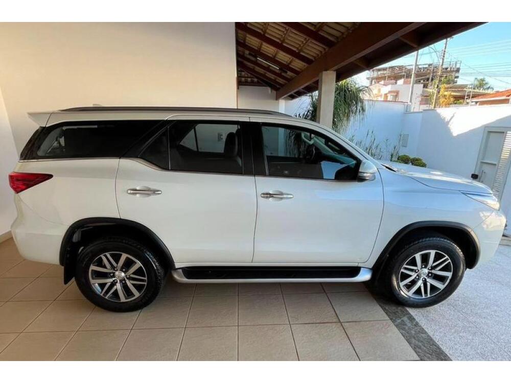 Toyota Hilux SW4