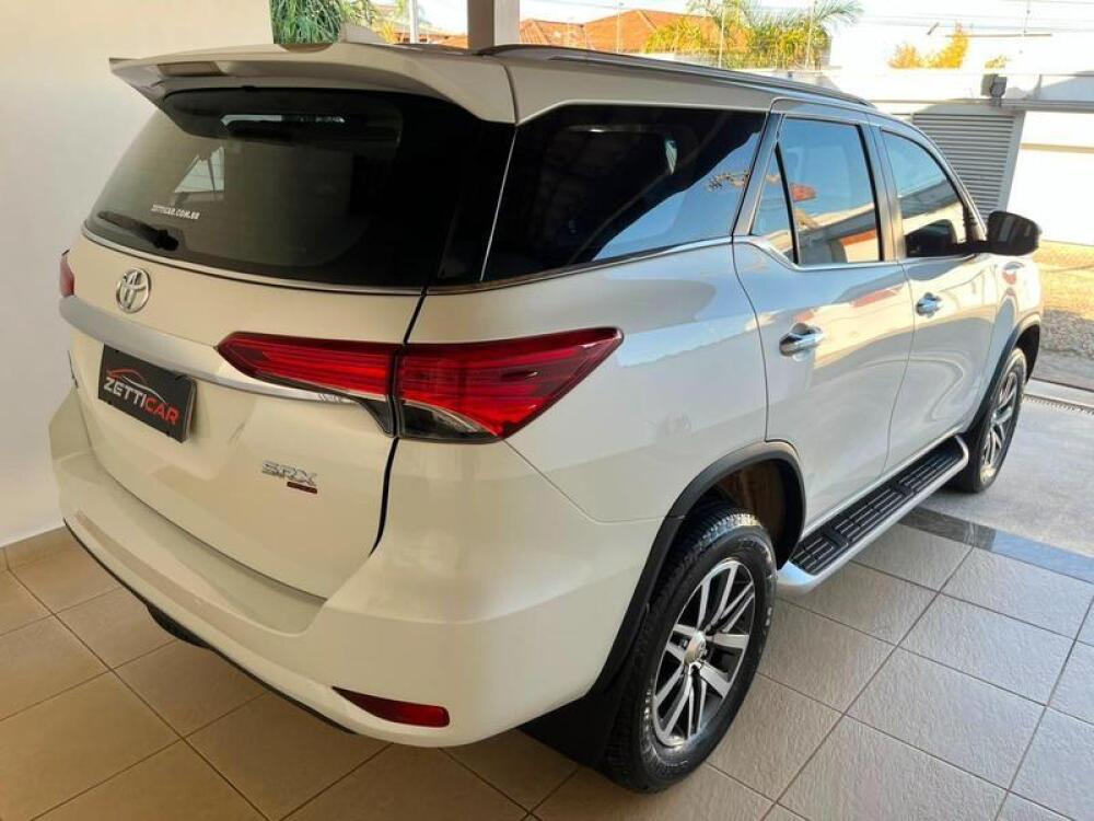 Toyota Hilux SW4