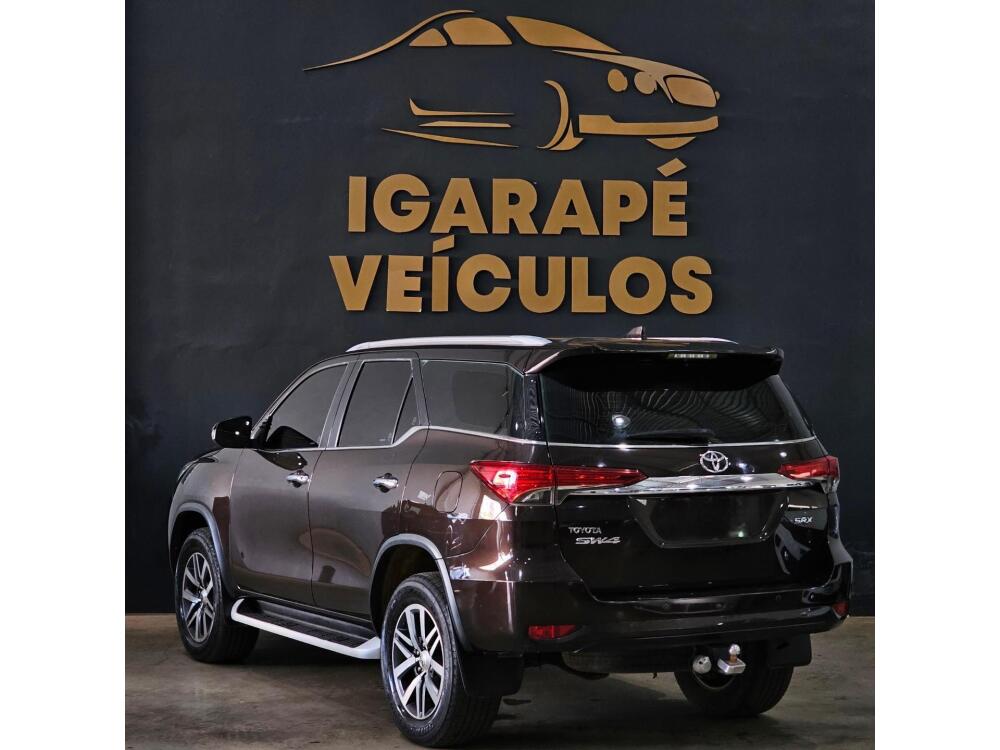 Toyota Hilux SW4