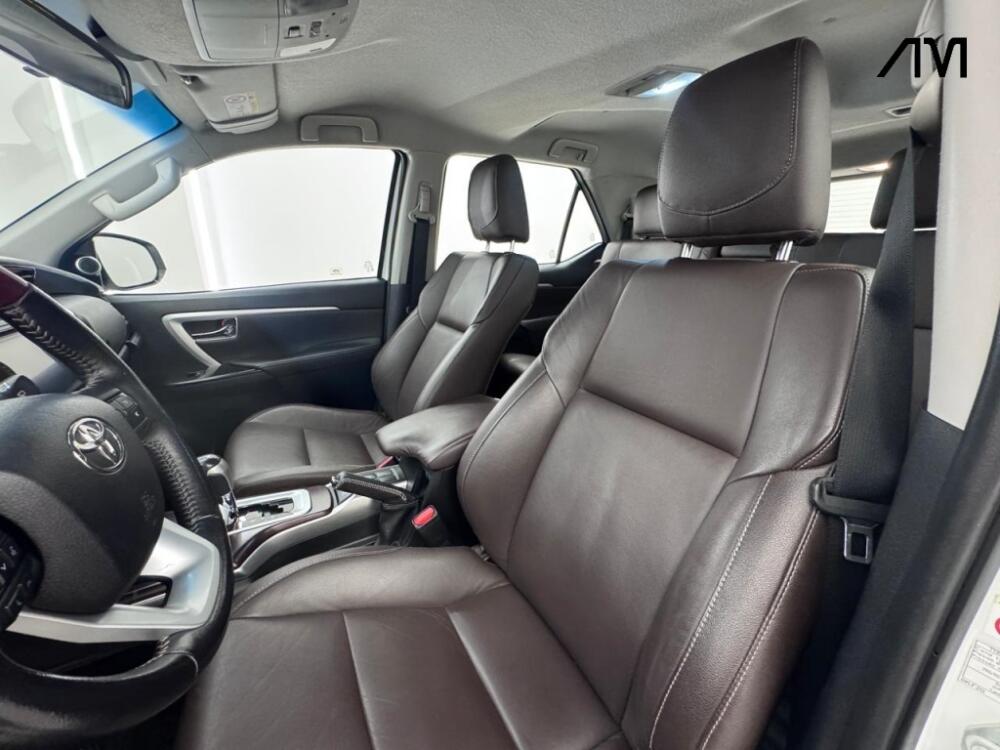 Toyota Hilux SW4