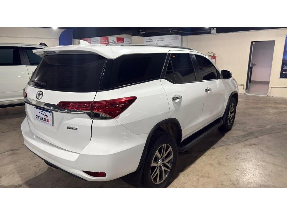 Toyota Hilux SW4
