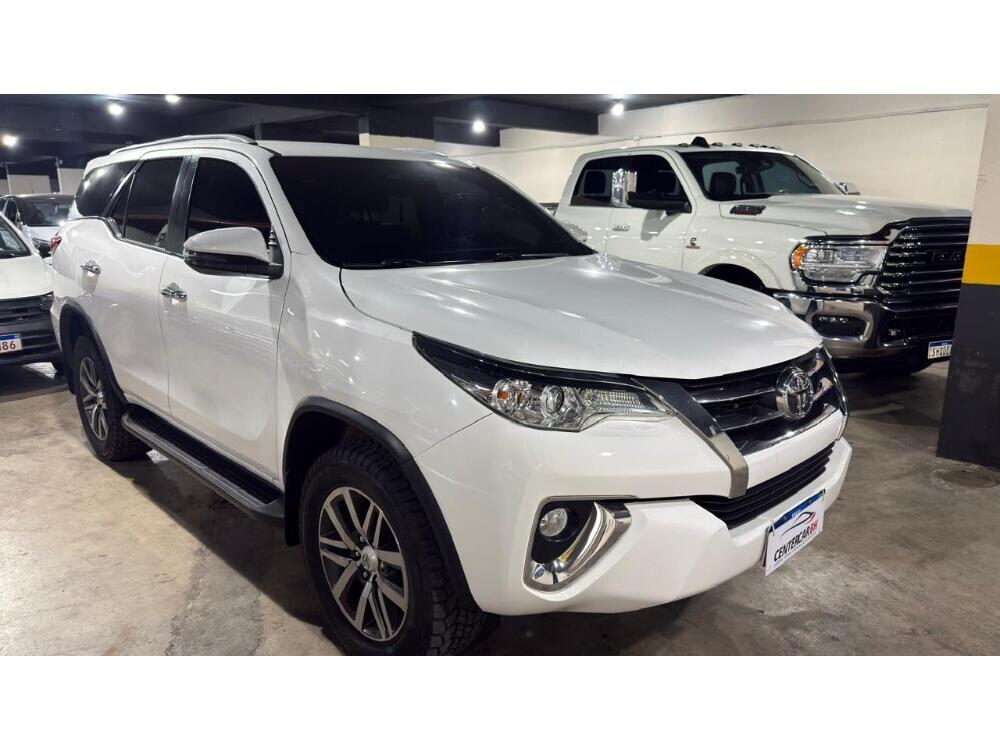 Toyota Hilux SW4