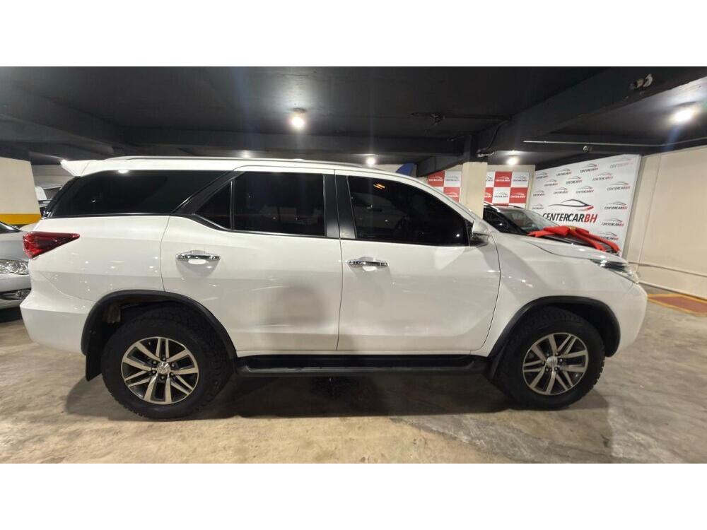Toyota Hilux SW4