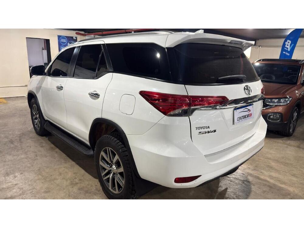 Toyota Hilux SW4