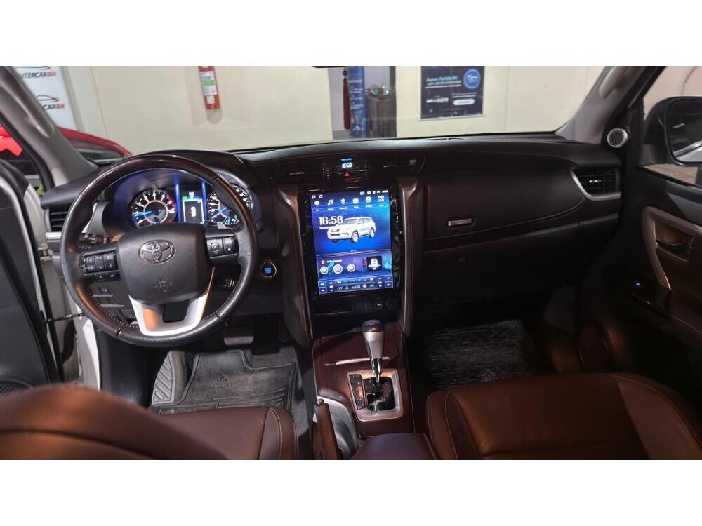 Toyota Hilux SW4