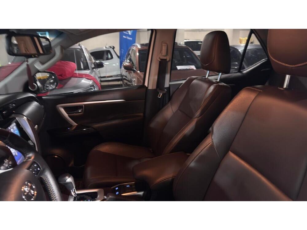 Toyota Hilux SW4