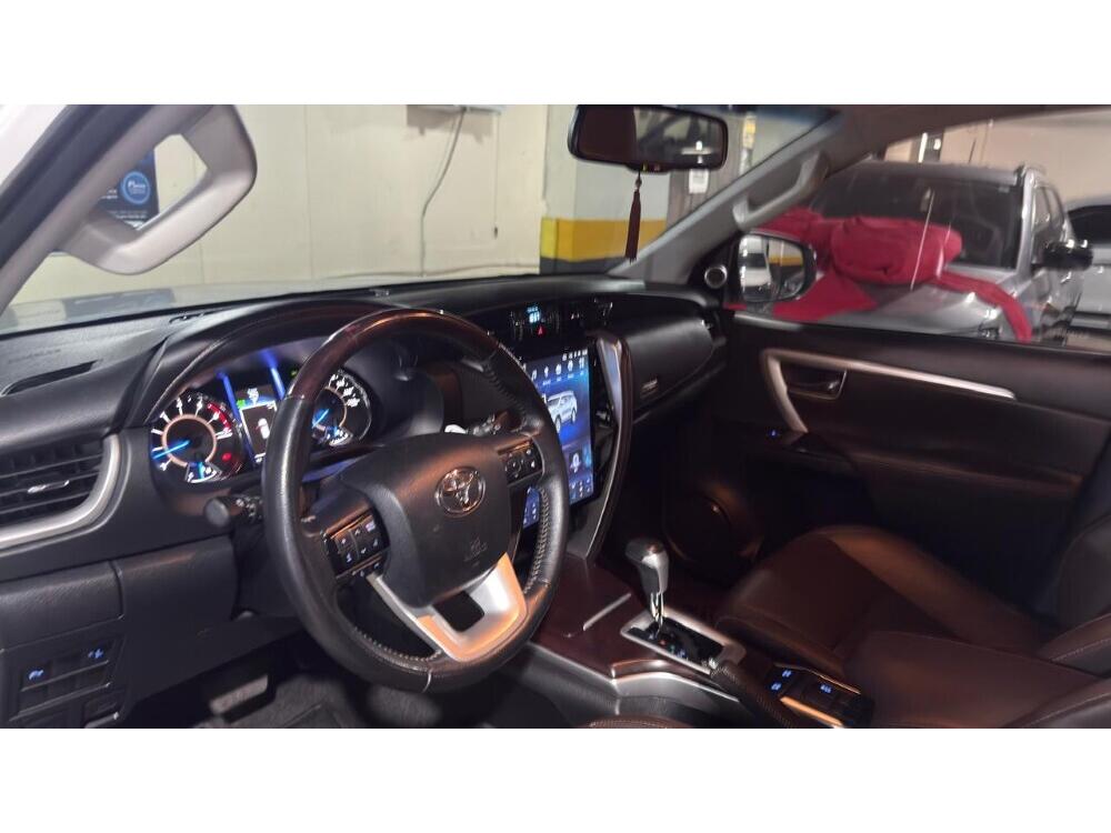 Toyota Hilux SW4