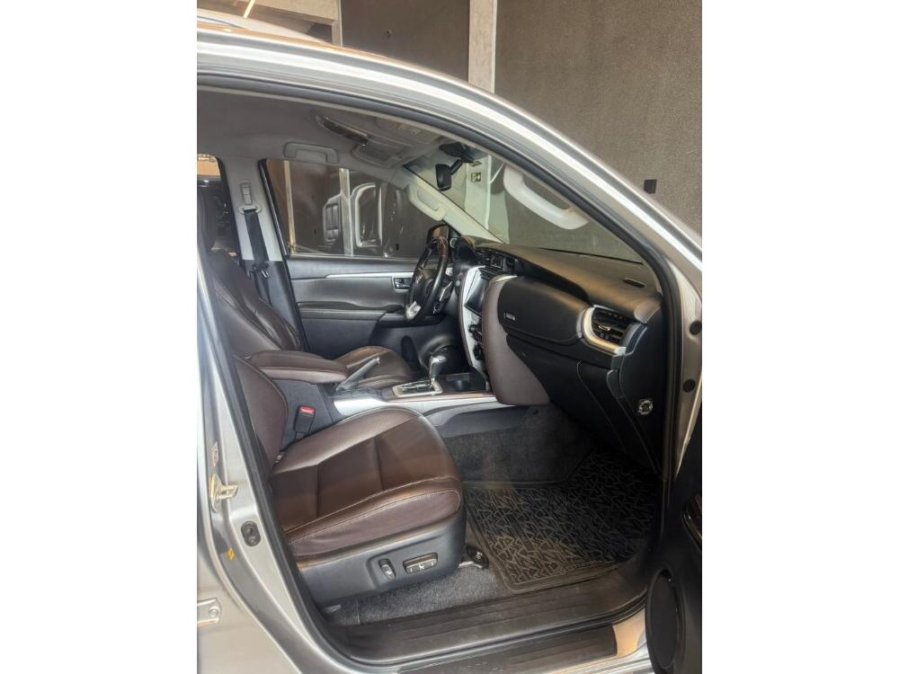 Toyota Hilux SW4
