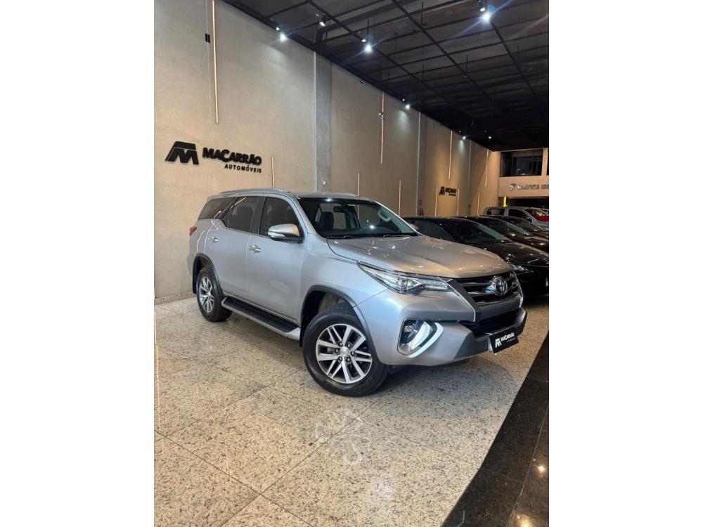 Toyota Hilux SW4