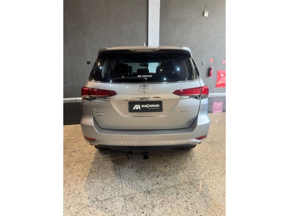 Toyota Hilux SW4