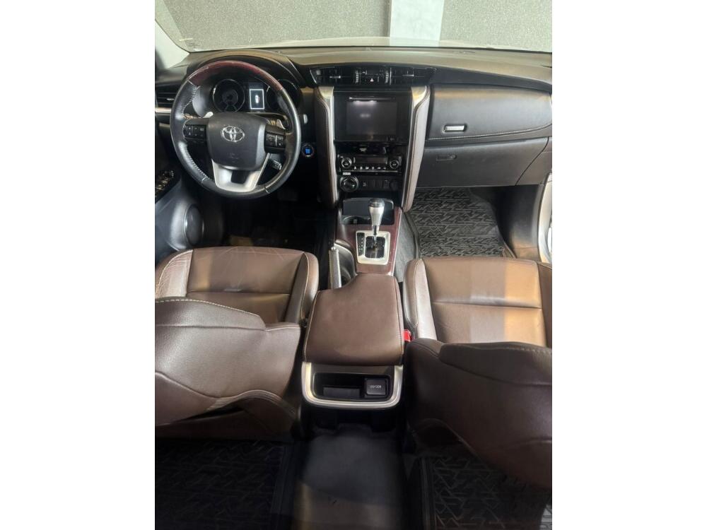 Toyota Hilux SW4