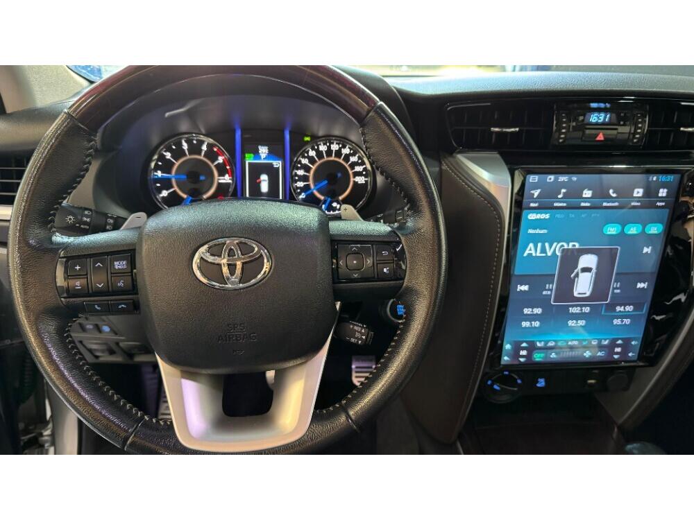 Toyota Hilux SW4