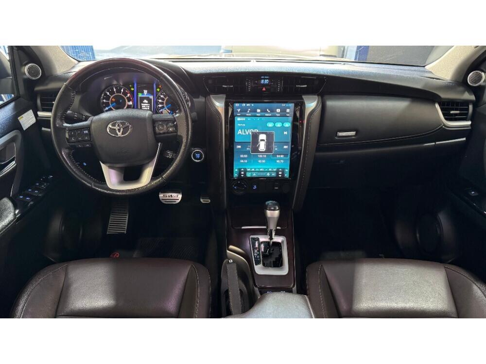 Toyota Hilux SW4