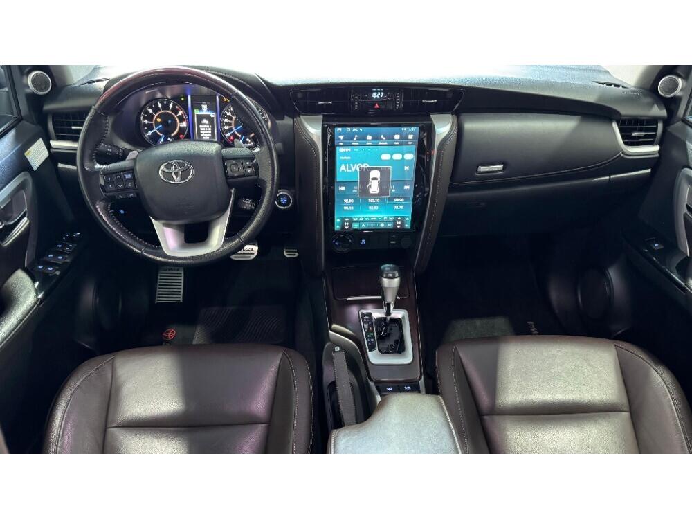 Toyota Hilux SW4
