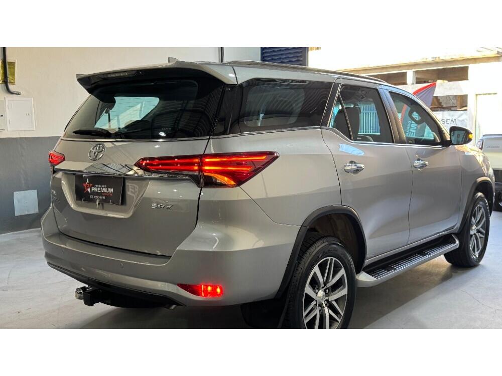 Toyota Hilux SW4