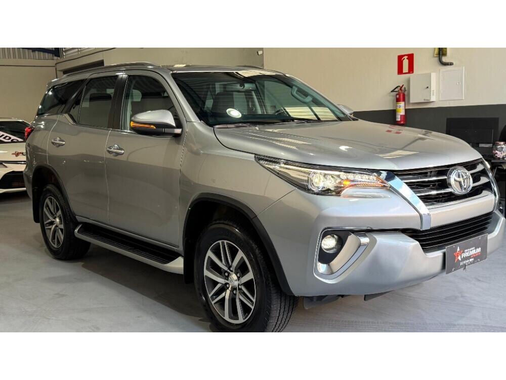Toyota Hilux SW4