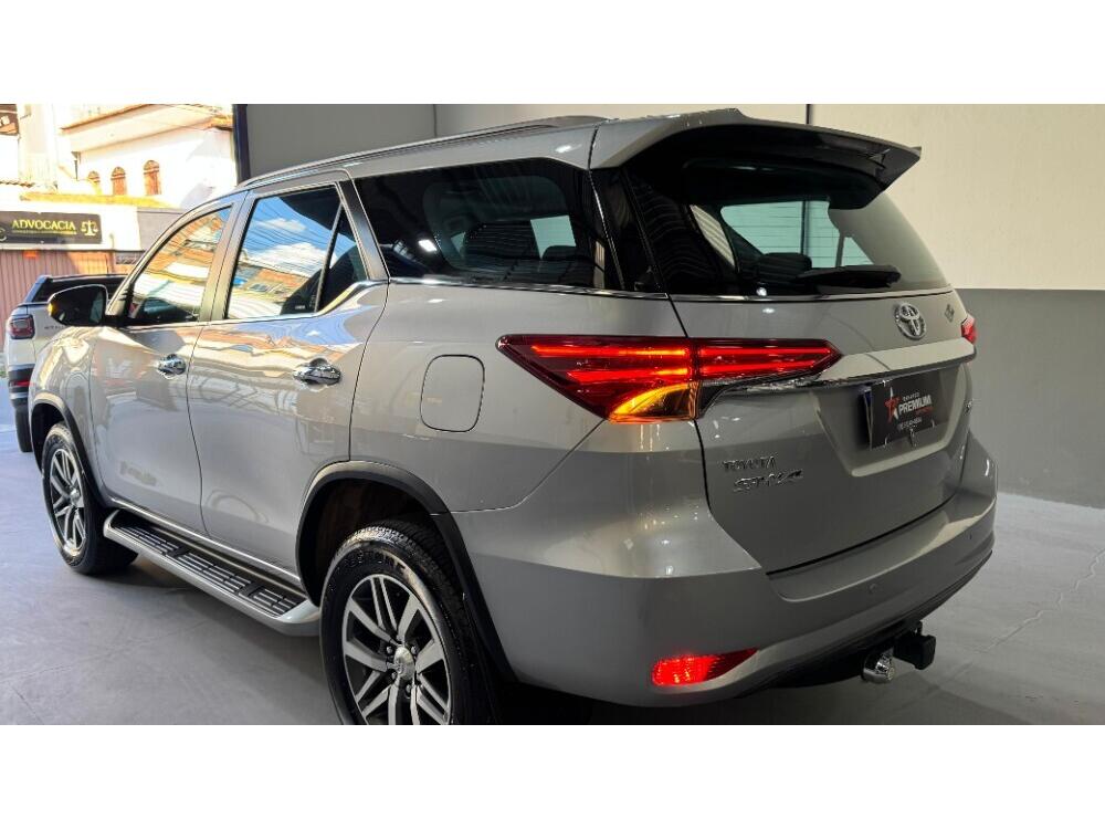 Toyota Hilux SW4