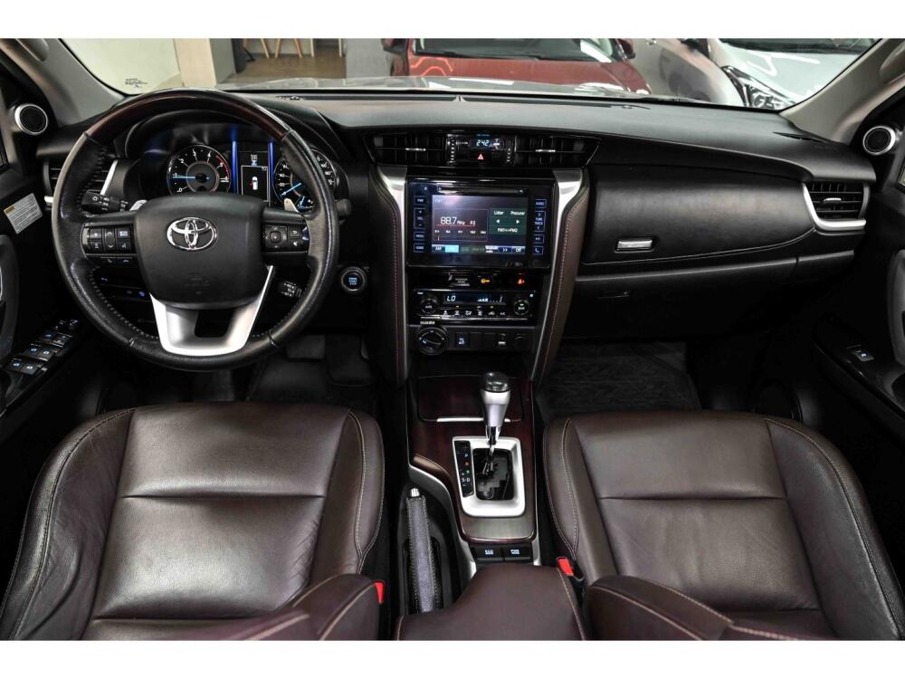 Toyota Hilux SW4
