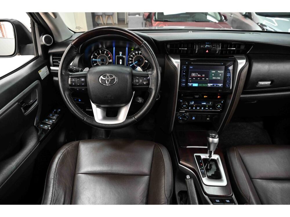 Toyota Hilux SW4