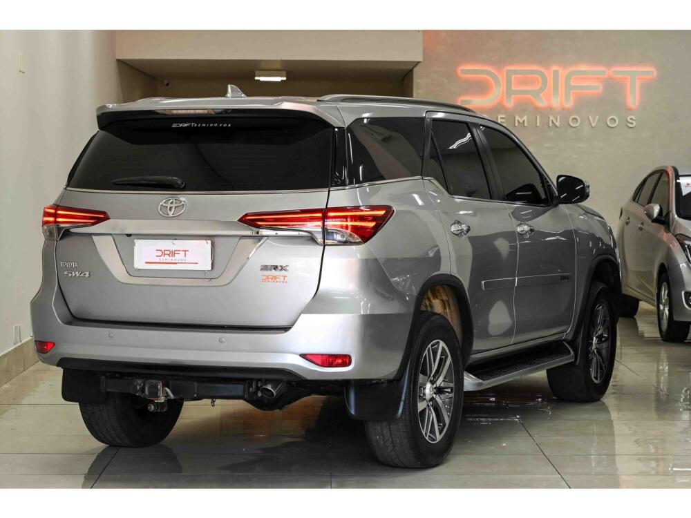 Toyota Hilux SW4