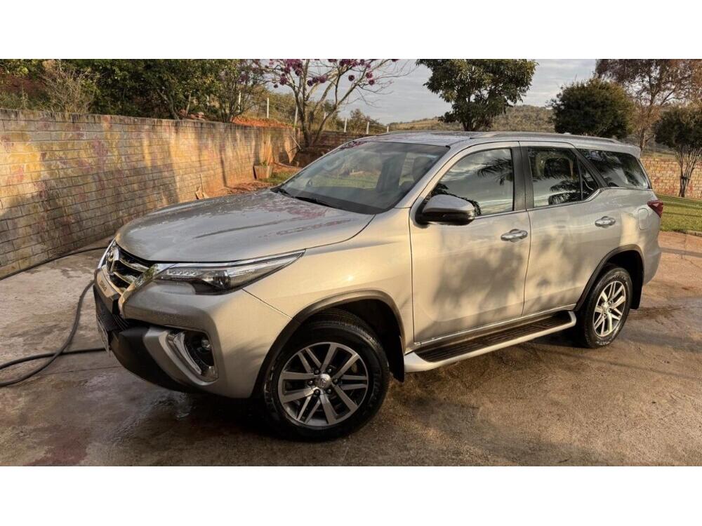 Toyota Hilux SW4