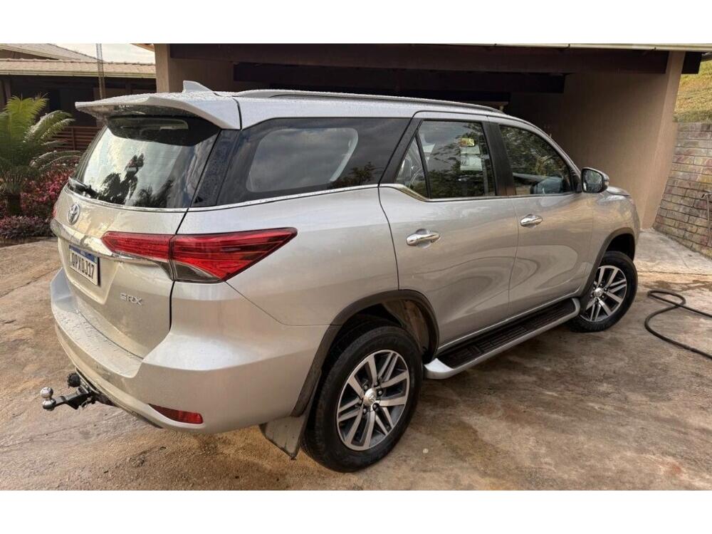 Toyota Hilux SW4