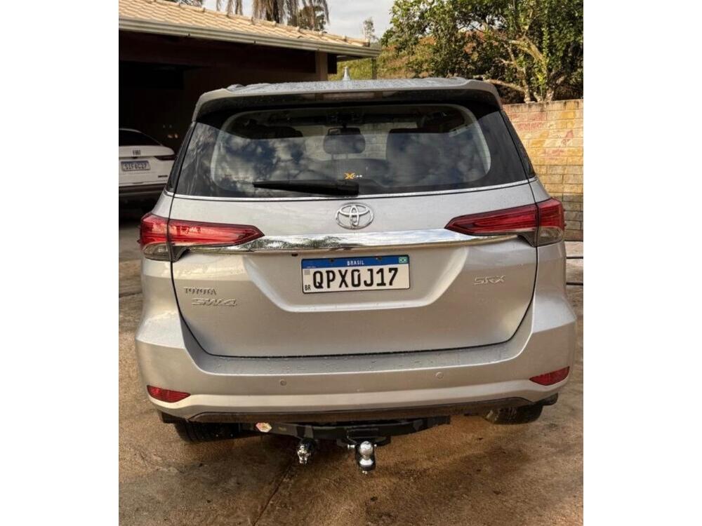 Toyota Hilux SW4