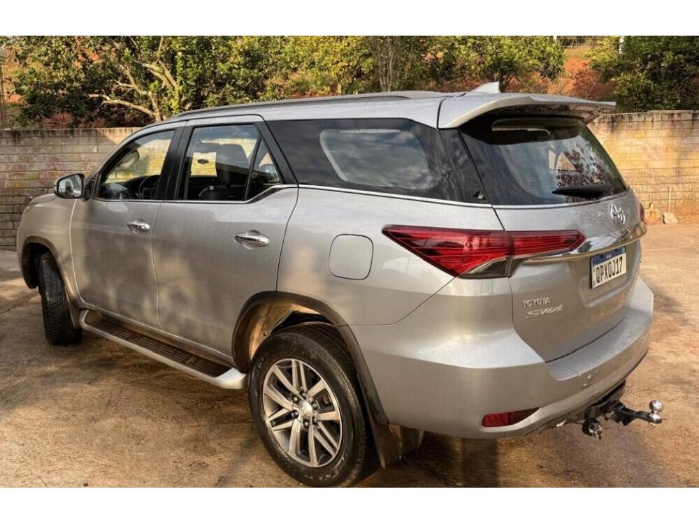 Toyota Hilux SW4