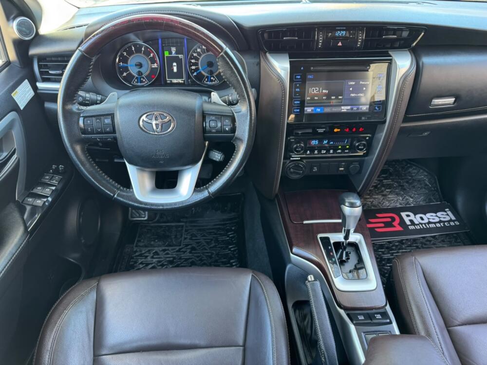Toyota Hilux SW4