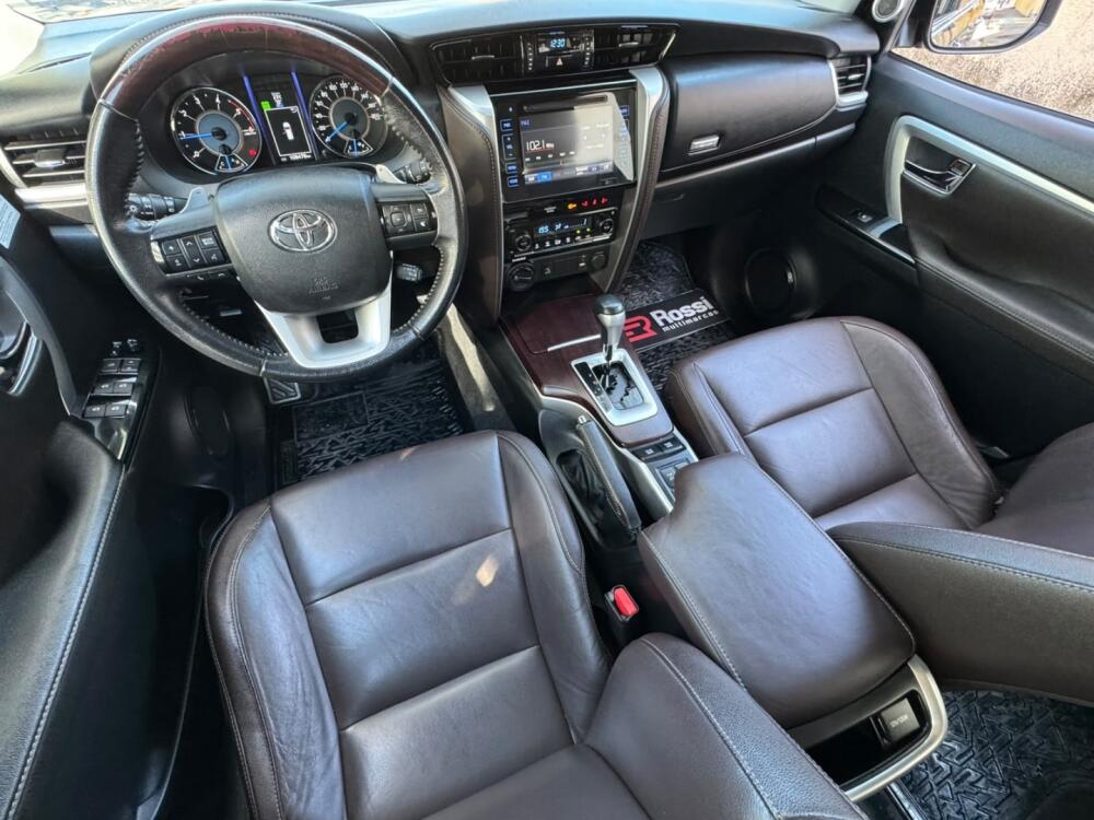 Toyota Hilux SW4