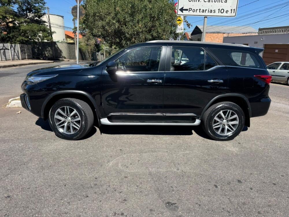 Toyota Hilux SW4