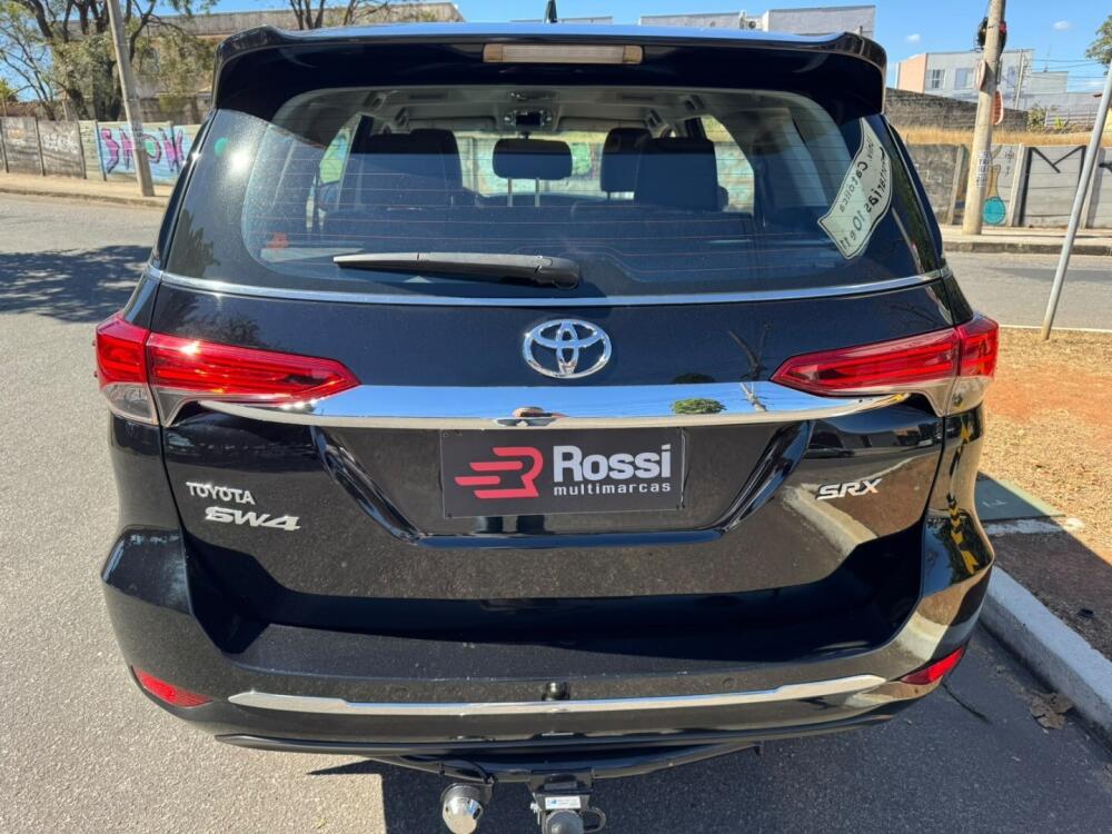 Toyota Hilux SW4