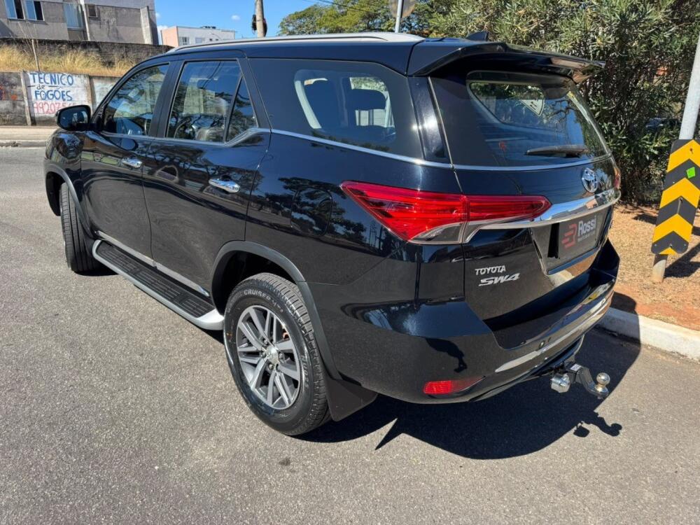 Toyota Hilux SW4