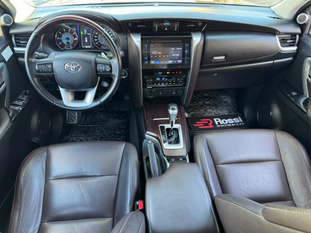 Toyota Hilux SW4