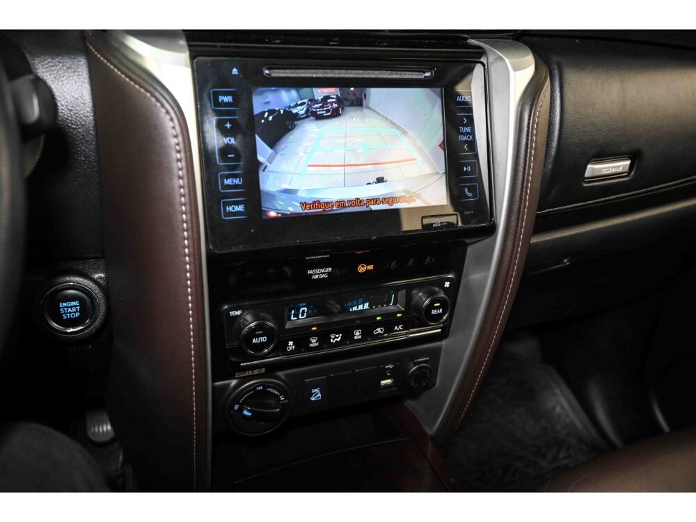 Toyota Hilux SW4
