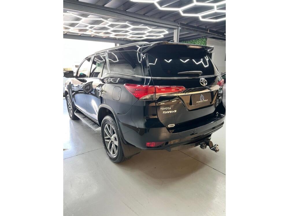 Toyota Hilux SW4