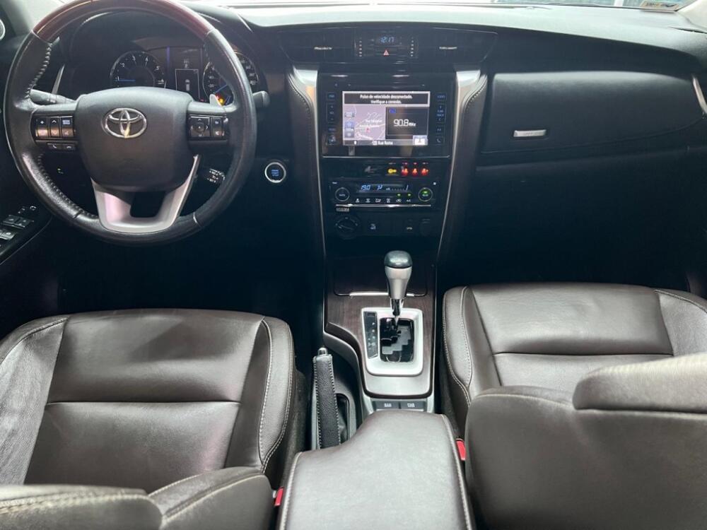 Toyota Hilux SW4