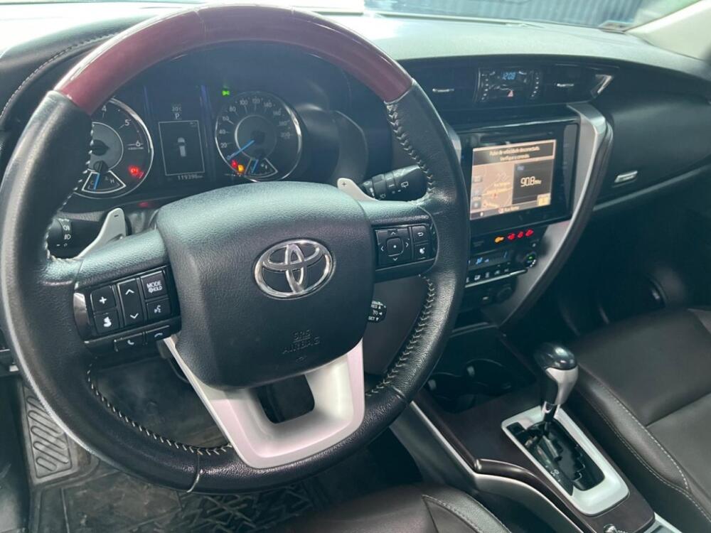 Toyota Hilux SW4