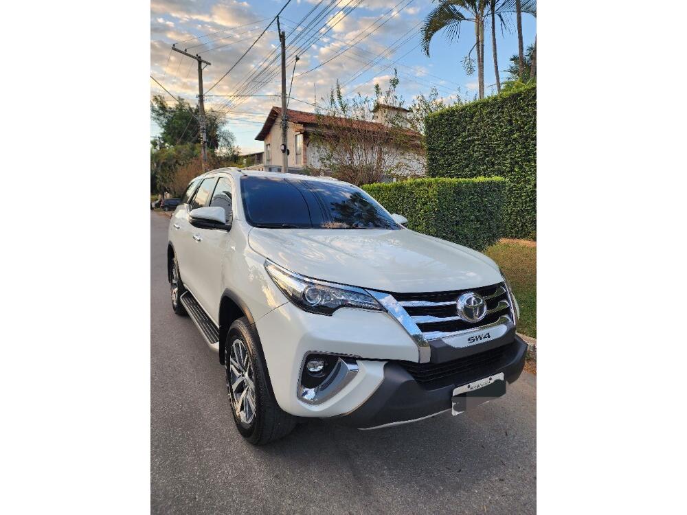 Toyota Hilux SW4