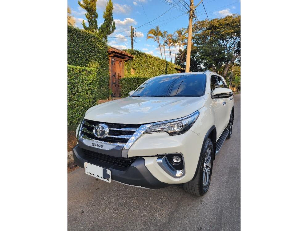 Toyota Hilux SW4