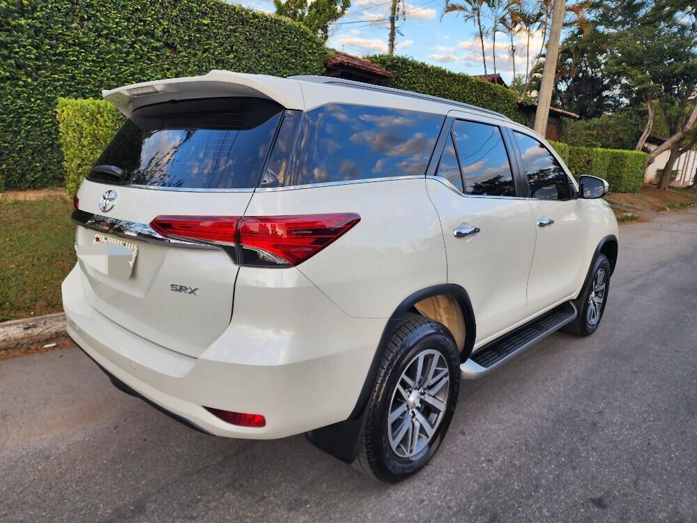 Toyota Hilux SW4