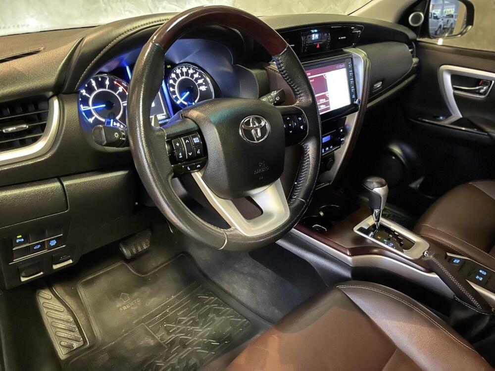 Toyota Hilux SW4
