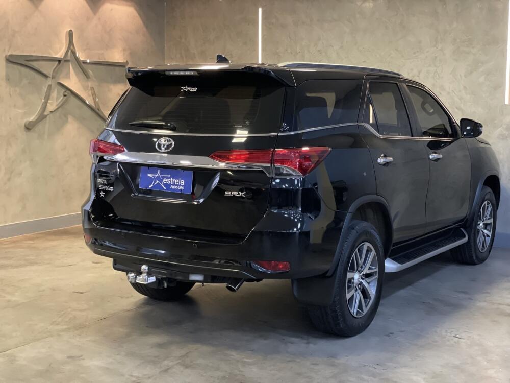 Toyota Hilux SW4