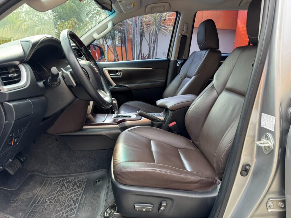 Toyota Hilux SW4