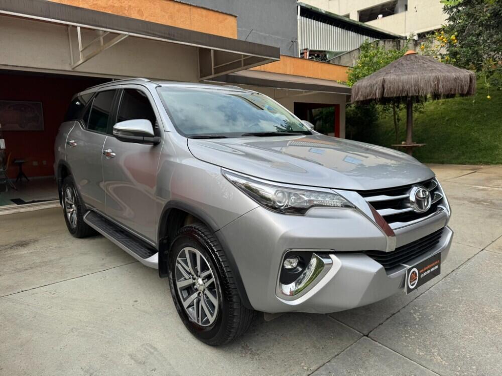 Toyota Hilux SW4