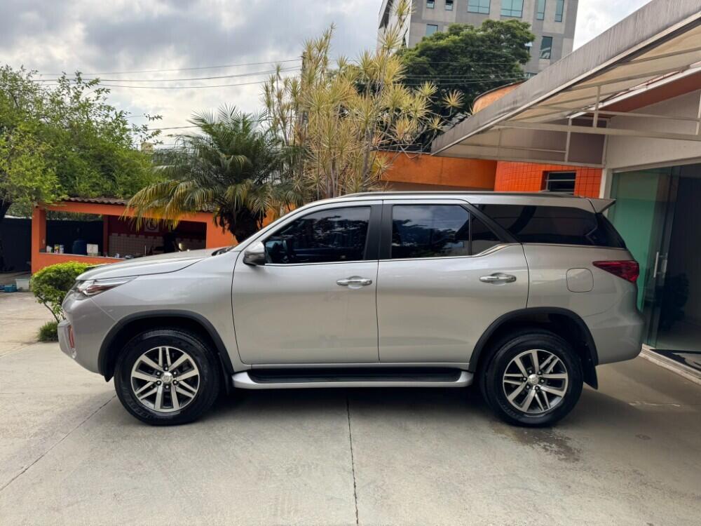 Toyota Hilux SW4