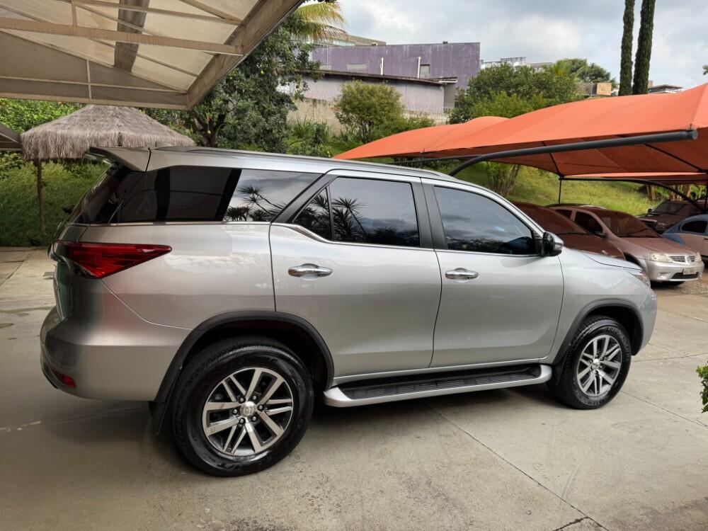 Toyota Hilux SW4